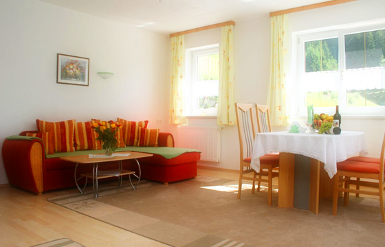 Wohnung Top 1::Diese ca. 60m² große Wohnung bietet ausreichend Platz für vier Personen. Brixner Hof - Top 1