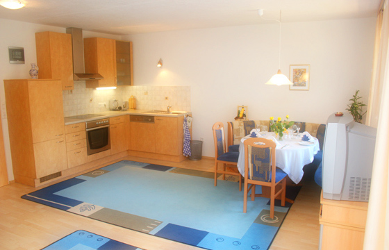 Wohnung Top 2::Diese ca. 65m² große Wohnung bietet ausreichend Platz für vier Personen (fünf mit Zusatzbett). Brixner Hof - Top 2